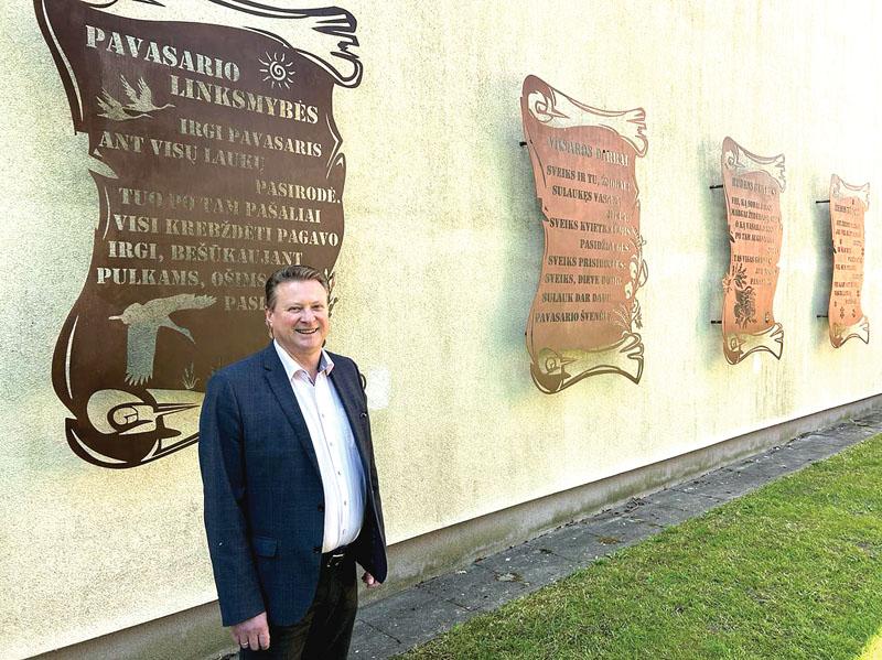 Gimnazijos sienas papuošė išskirtiniai stendai K. Donelaičio poemos tema